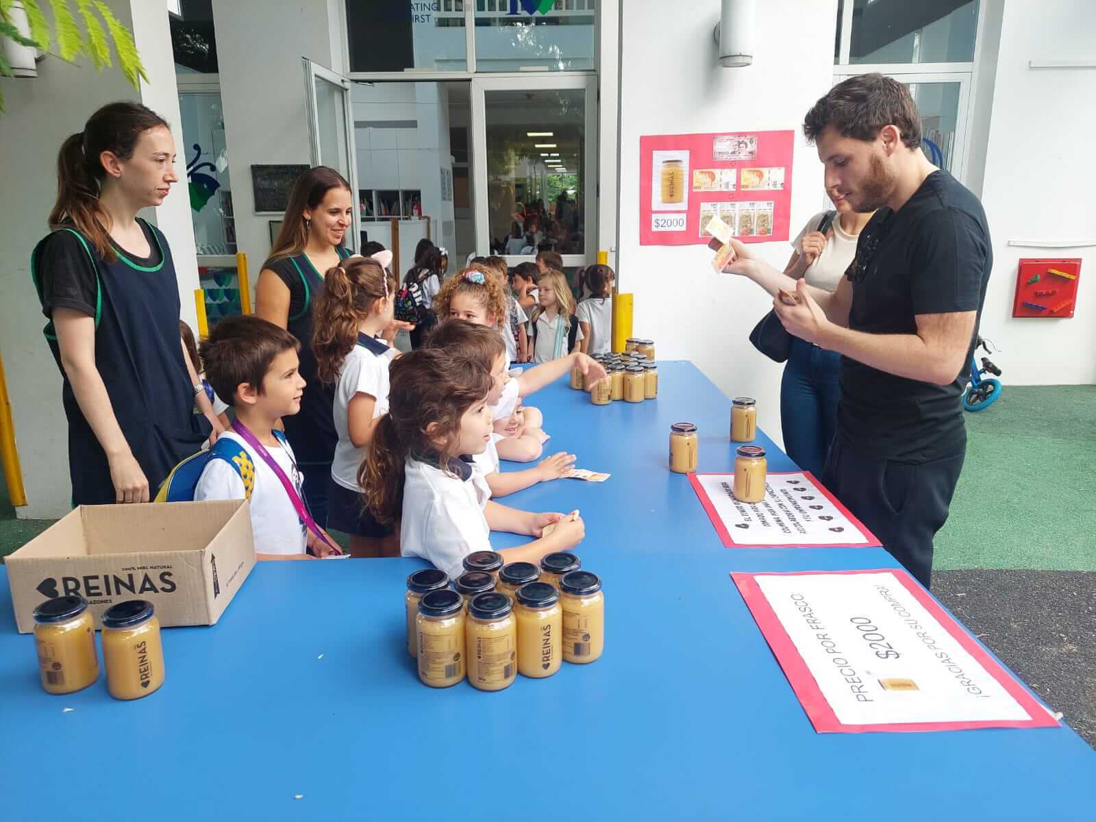 Olivos Kindergarten – Bees, Honey & Service