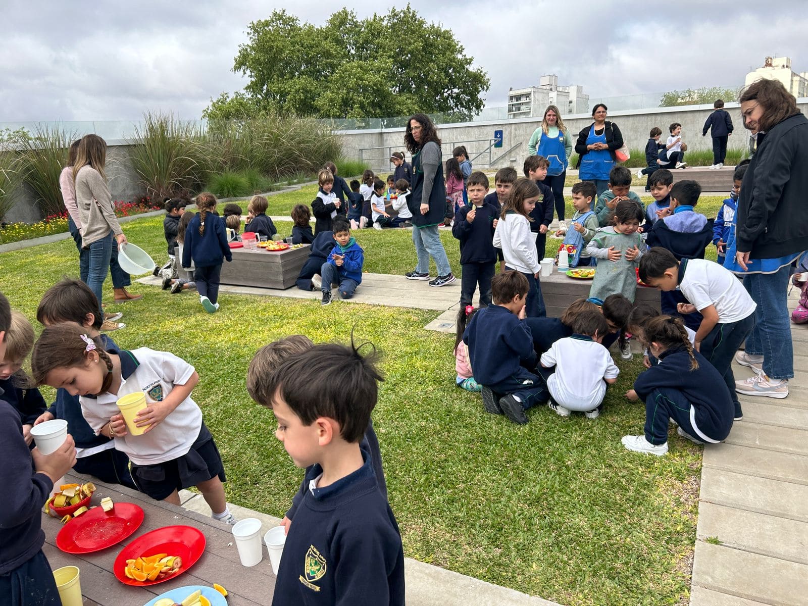 Kindergarten Art Week: “Barriletes y Flores” Kindergarten Art Week: “Barriletes y Flores”