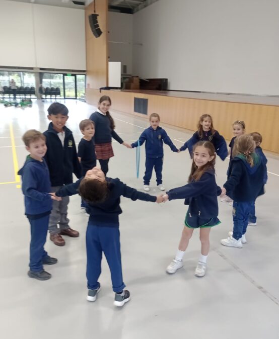 Y6 House Captains visited Y1 students
