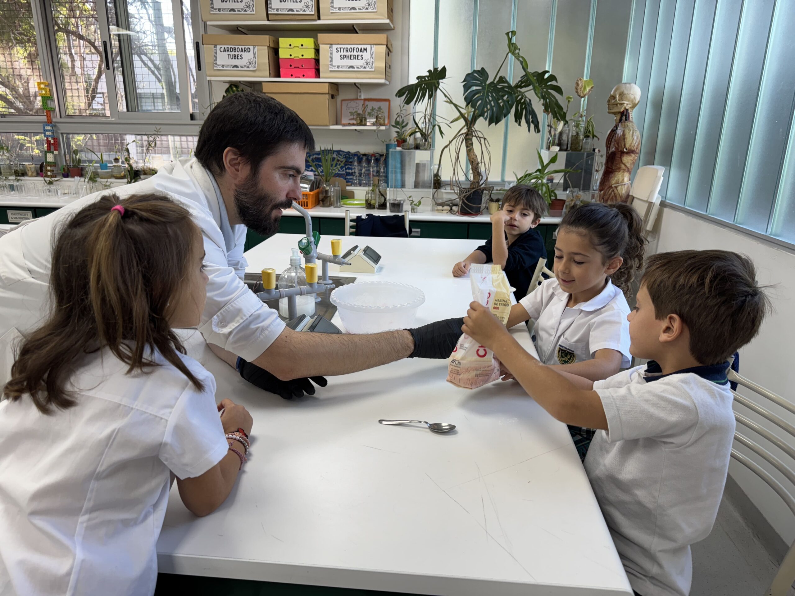 We are INQUIRERS! 🔬 – Our Y1s discover the Science Lab! We are INQUIRERS! 🔬 – Our Y1s discover the Science Lab!