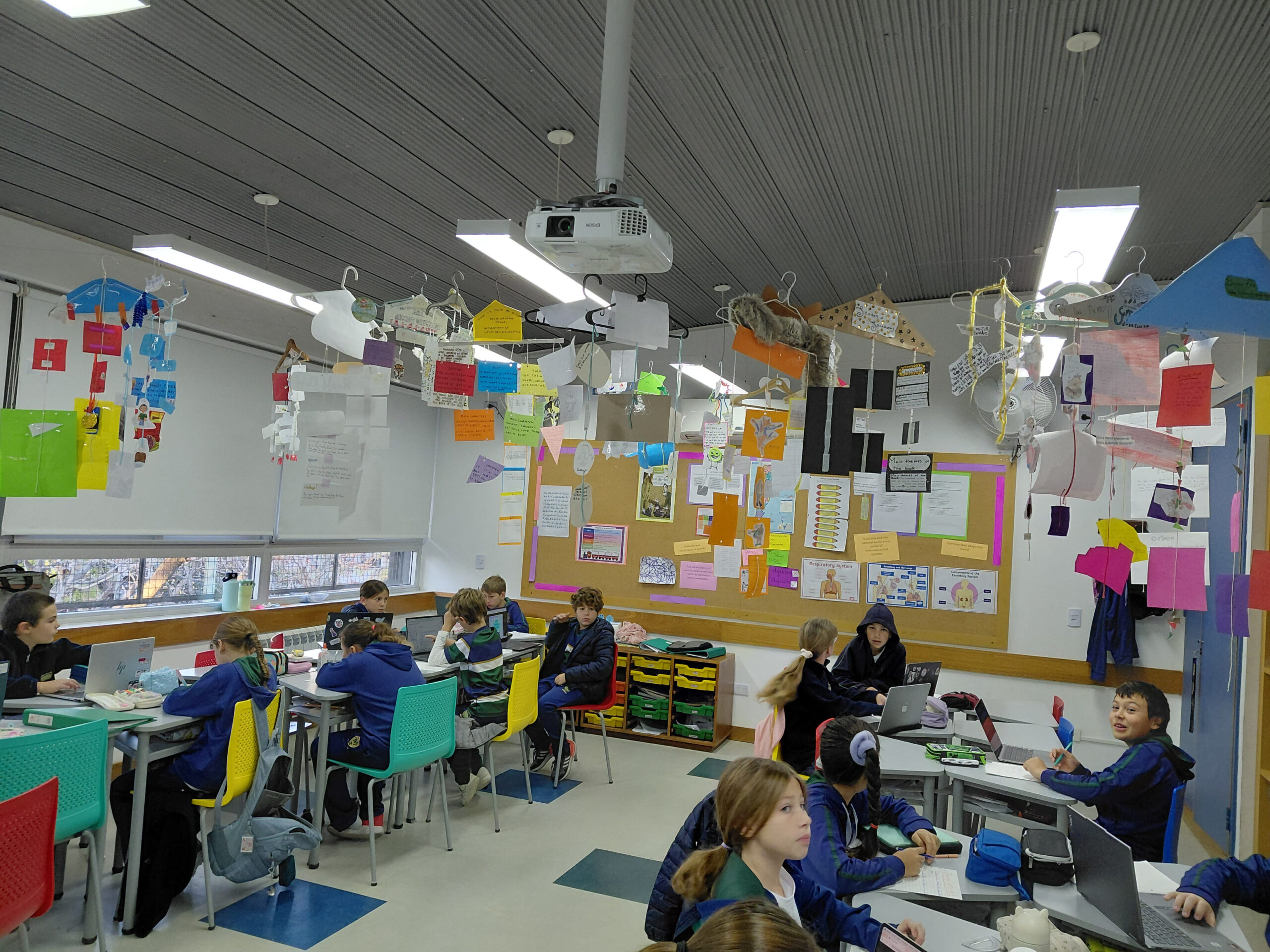 📚 Creative Reading at Home: Coat Hanger Book Reports! 📖 📚 Creative Reading at Home: Coat Hanger Book Reports! 📖