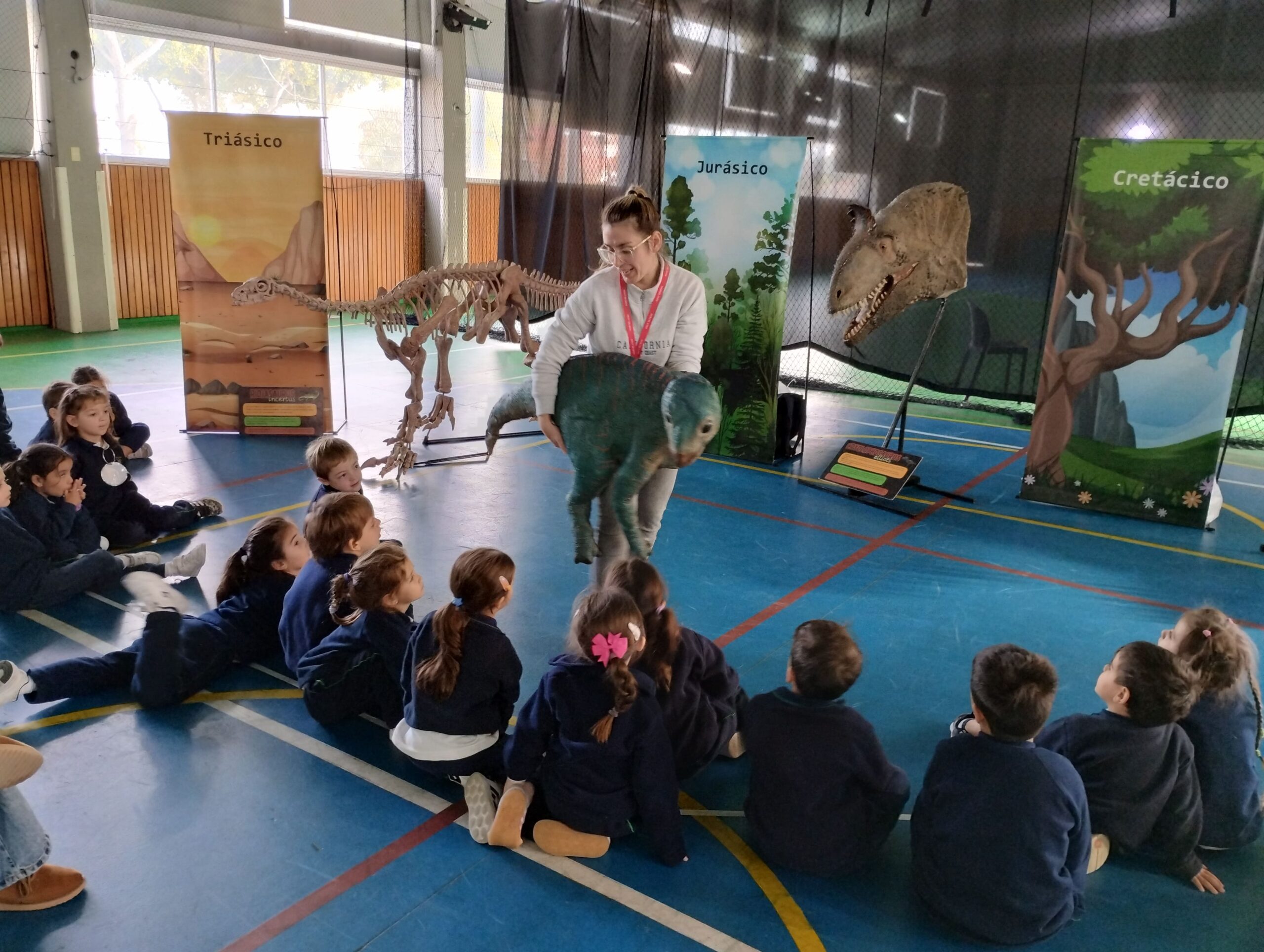A Journey to the Past: K5 Explored the World of Argentine Dinosaurs A Journey to the Past: K5 Explored the World of Argentine Dinosaurs