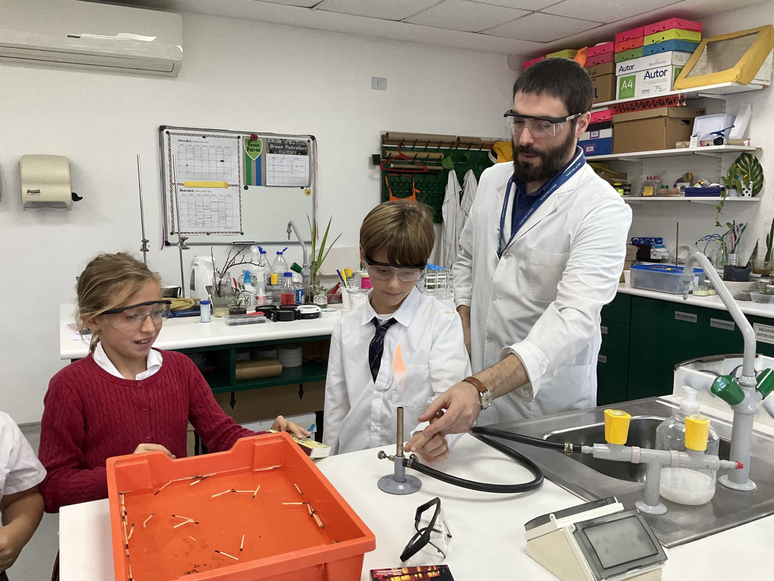 We Are KNOWLEDGEABLE! A Look Back at the Science Lab Experiences from this First Half of the Year – Olivos Primary We Are KNOWLEDGEABLE! A Look Back at the Science Lab Experiences from this First Half of the Year – Olivos Primary